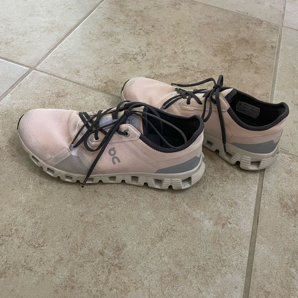 On Running Women's Athletic Shoes in Pink and Gray